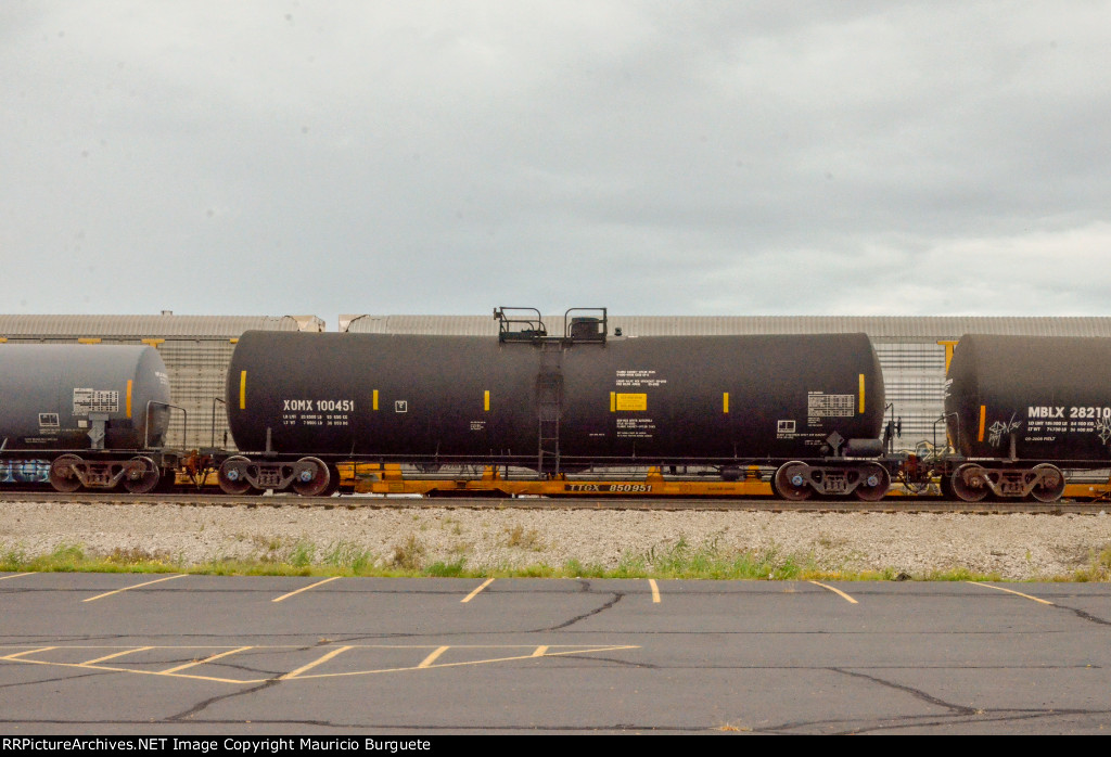 XOMX Tank Car